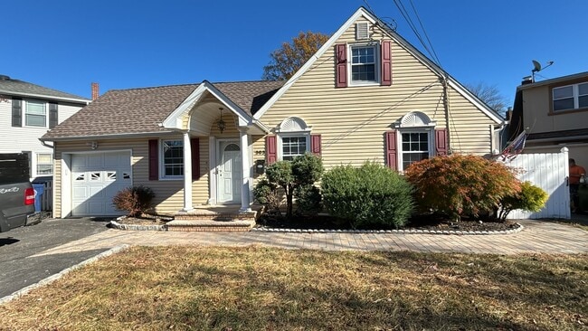 Building Photo - 303 West Ln