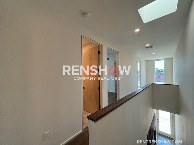 Building Photo - 38 Angelus St