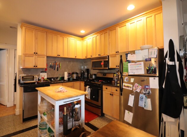 Building Photo - 71 Babcock St