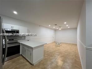 Building Photo - 2734 Bird 114