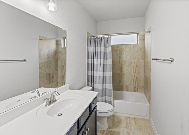 Building Photo - Modern updates and amenities but feels lik...