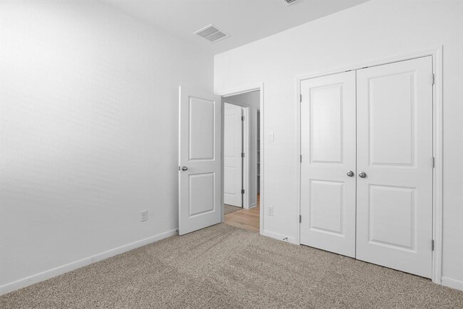 Building Photo - 305 Brooks Ranch Dr