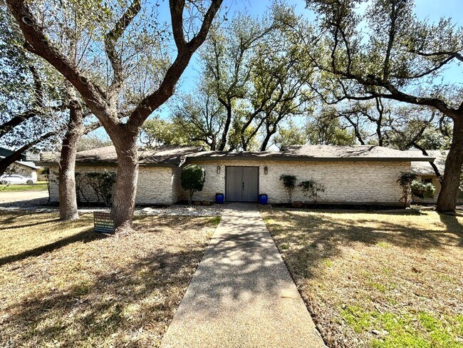 Building Photo - 9108 Balcones Club Dr