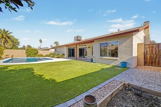 Building Photo - 1056 W Pecos Ave