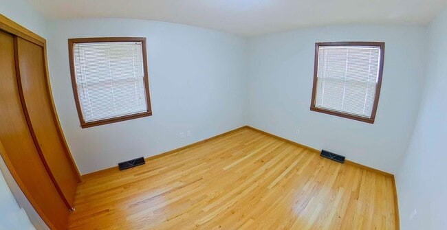 Building Photo - Pet Friendly + Great Location + Stainless ...
