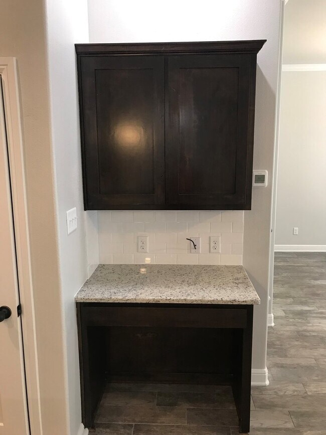 Building Photo - Gorgeous 2 bed/2 bath near Bunny Trail