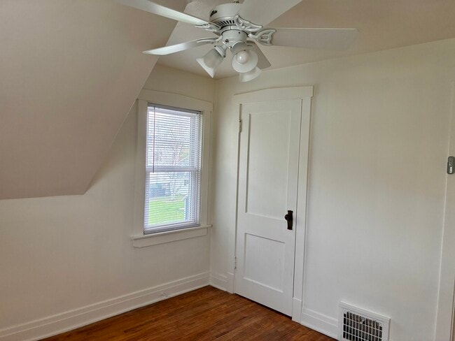 Building Photo - 254 Edward St