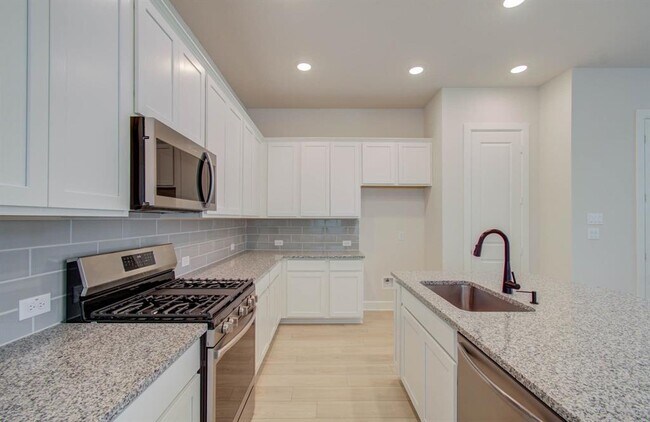 Building Photo - 1515 Noble Pk Dr