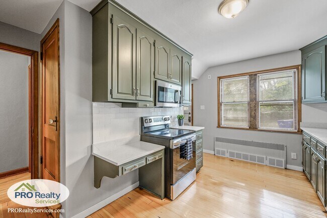 Building Photo - 3 Bedroom Home in St. Paul
