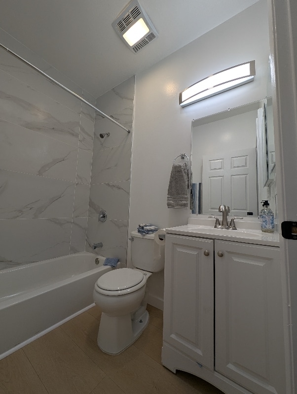 Building Photo - 11035 Moorpark St