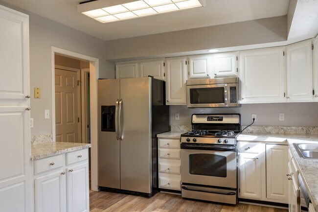 Building Photo - 4520 Ventura Dr