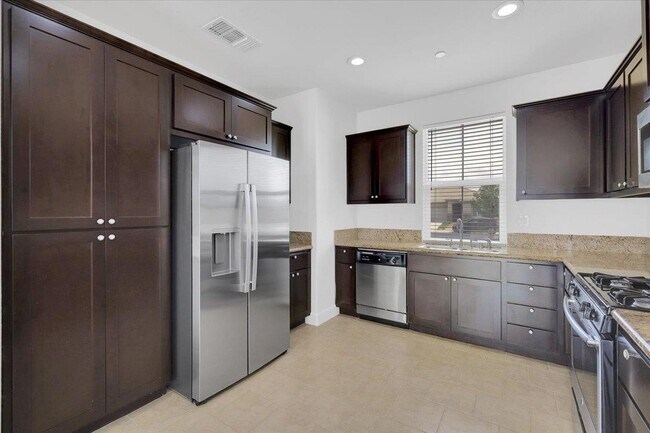 Building Photo - 5658 Stonehaven Dr