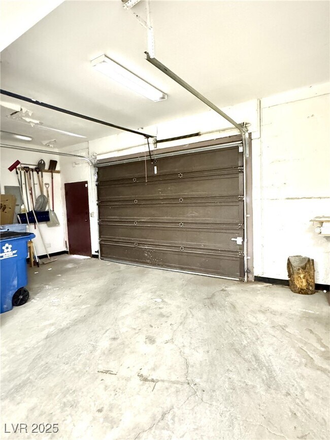 Building Photo - 310 Kris Kringle Rd