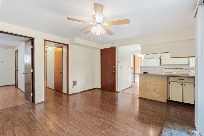 Building Photo - 415 N 179th Pl