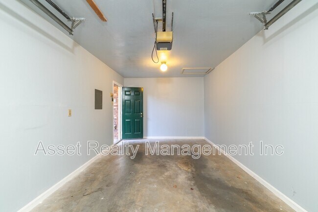 Building Photo - 136 Durwood Rd