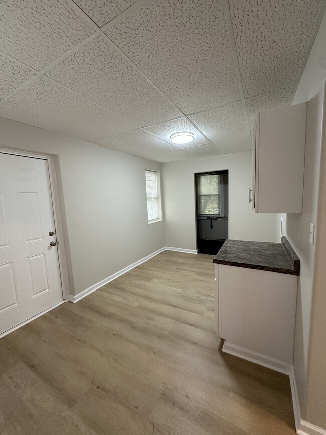 Building Photo - 2903 S Elm St
