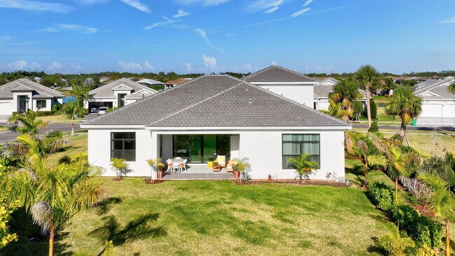 Building Photo - 11460 SW Pietra Wy