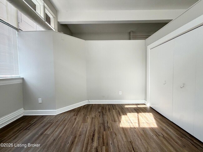 Building Photo - 1107 E Kentucky St