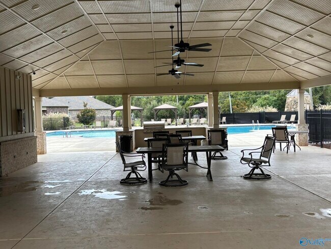 Building Photo - 105 High Leaf Dr