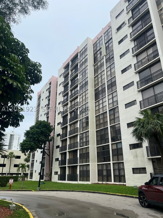 Building Photo - 17011 N Bay Rd