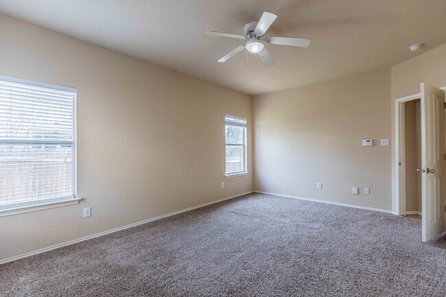 Building Photo - 906 Ashbury Bluff