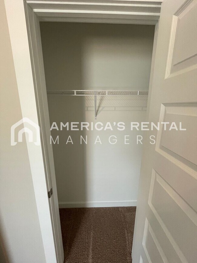 Building Photo - Available Now!! PRICE REDUCTION*** SIGN A ...