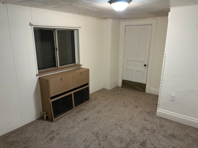 Building Photo - 257 Thompson Ave