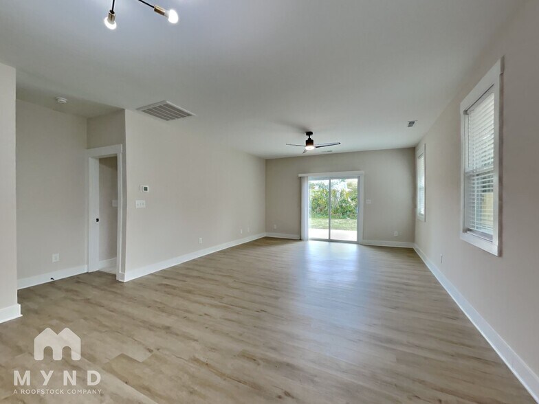 Building Photo - 907 East St