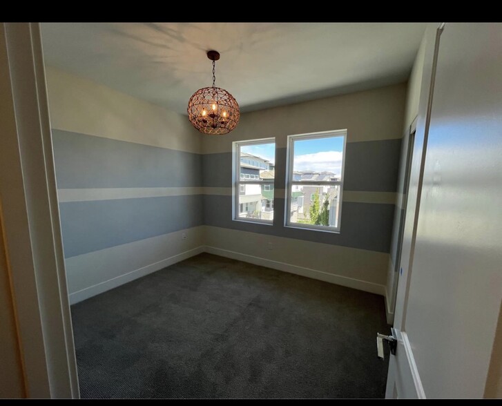 Building Photo - 5592 Holly Bay Ave