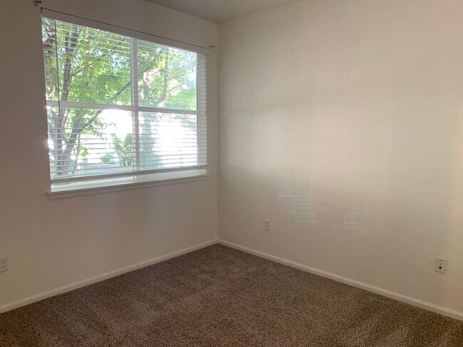 Building Photo - 1977 Grays Peak Dr