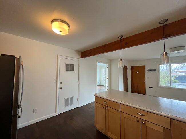 Building Photo - Cozy 3 bed 1 bath Home in Brentwood-Darlin...