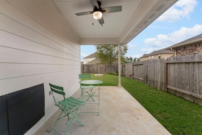 Building Photo - 14077 Lake Cres Dr