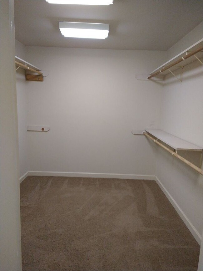 Building Photo - **West Durham 5bd / 3.5ba Oasis**