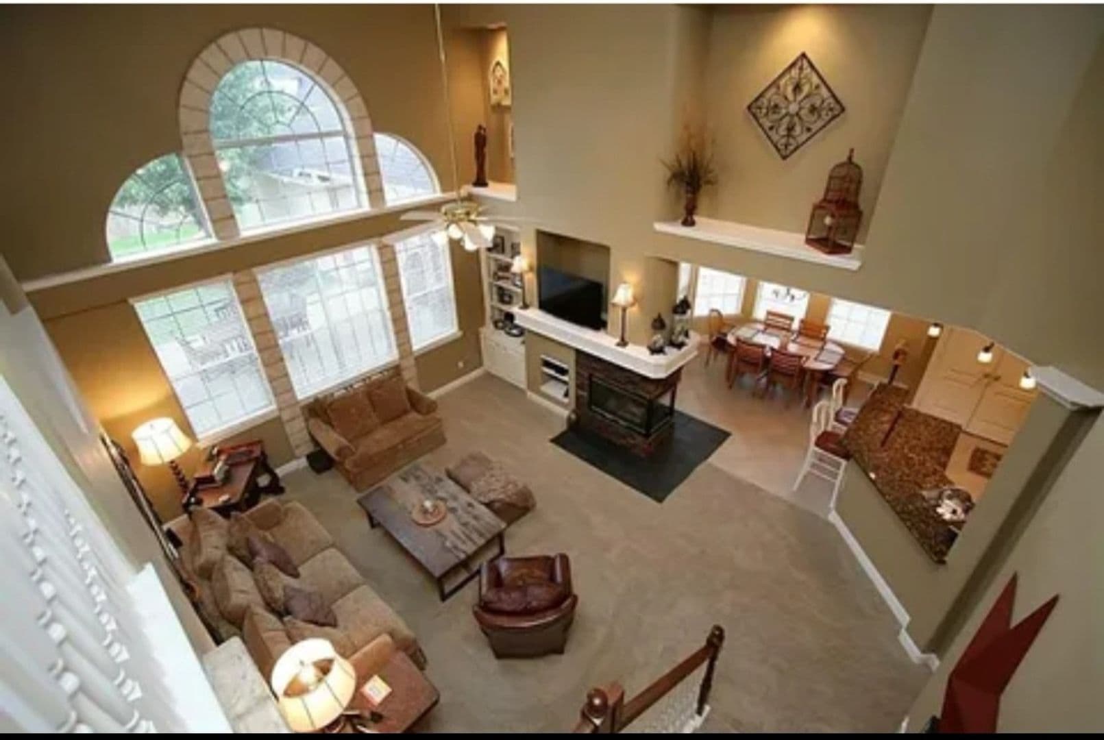 Building Photo - 5714 Sunset Oak