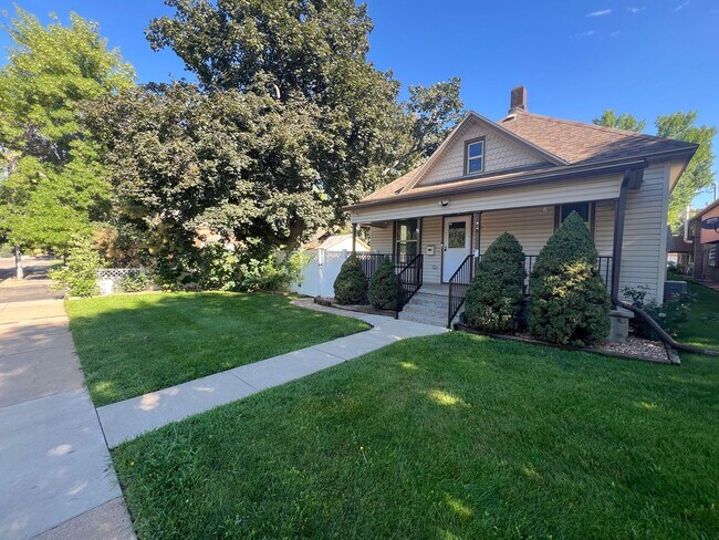 Building Photo - Historic Home Close to Downtown Loveland!