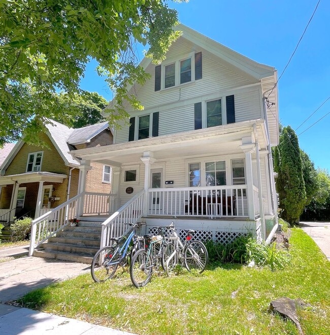 Building Photo - 1333 Mound St