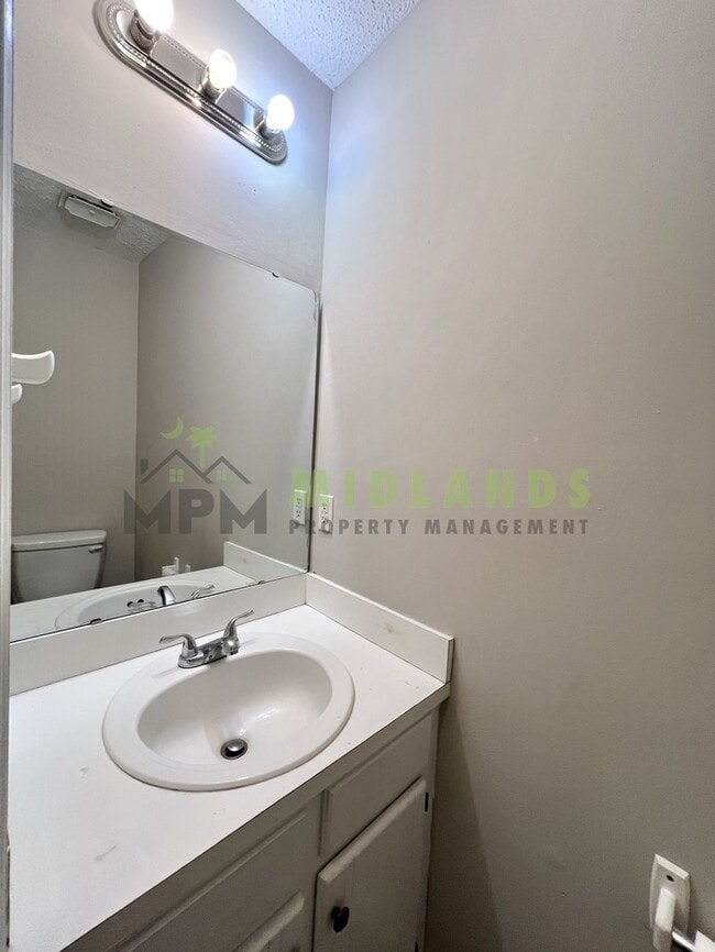 Building Photo - 204 S Cromwell St