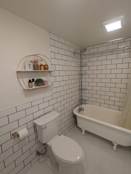 Building Photo - 732 Cedar Ave