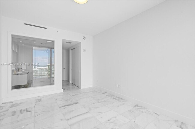 Building Photo - 700 NE 26th Terrace