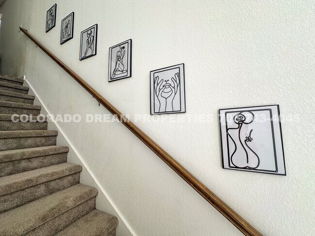 Building Photo - Luxurious fully-furnished home in Dove Vil...