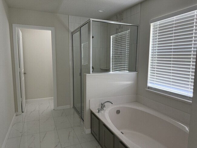 Building Photo - 4634 SW Athena Dr