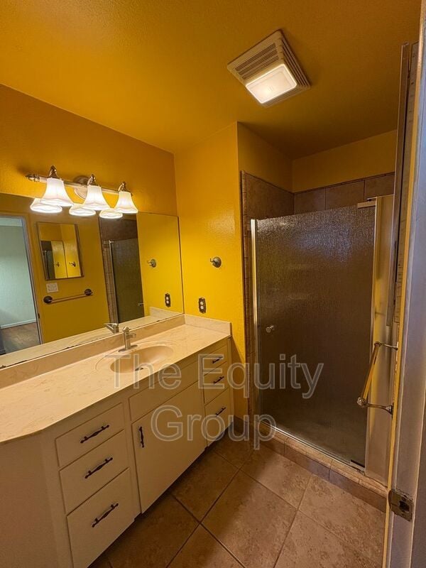 Building Photo - 1413 W Cambridge Ave