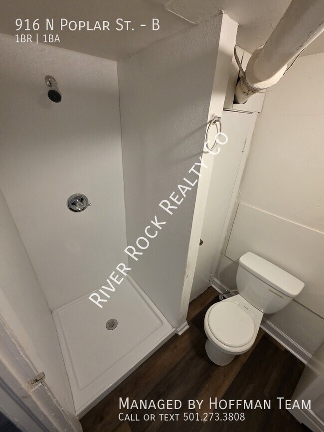 Building Photo - 916 N Poplar St