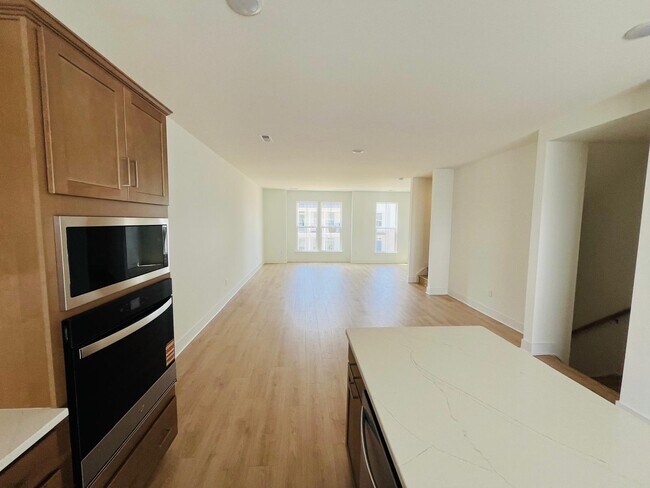 Building Photo - 15321 Sunray Aly