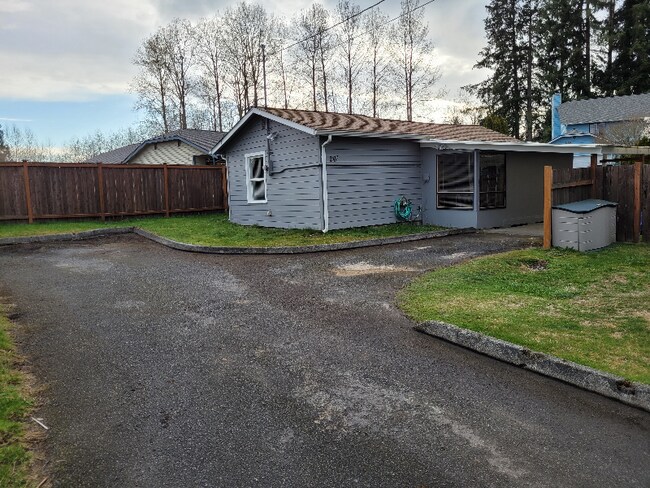 Building Photo - 26 E Marilyn Ave