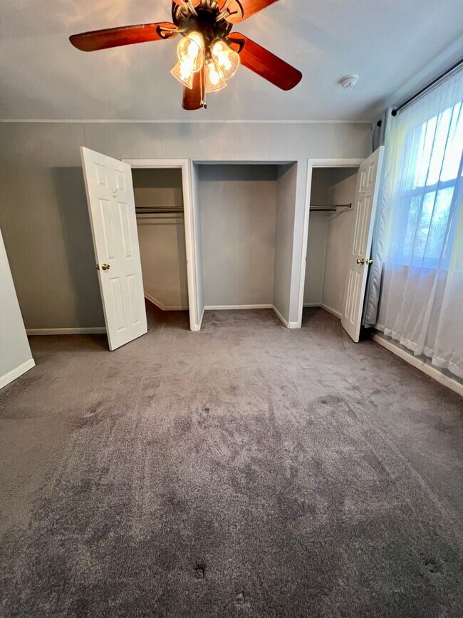 Building Photo - Gorgeous 3-Bedroom Townhome in Ambler! Available NOW! Last Month’s Rent WAIVED up front for quali...