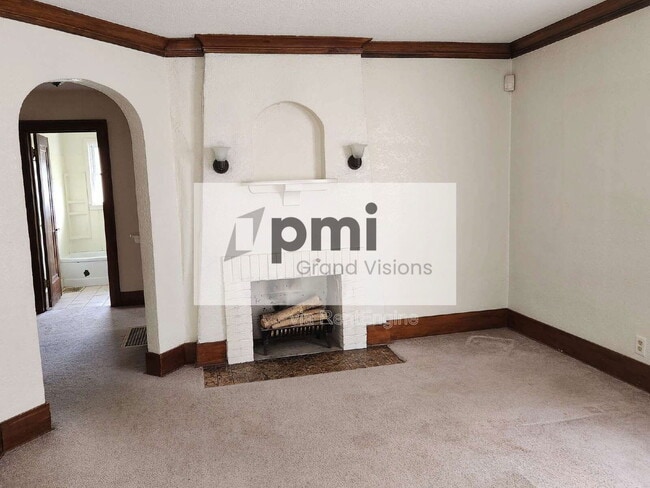 Building Photo - 303 E Kellar Ln