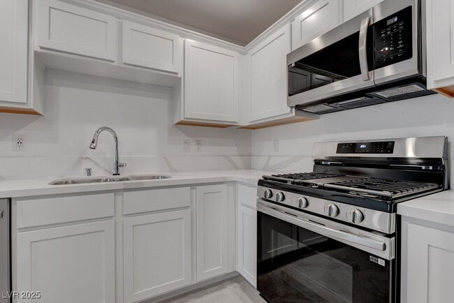 Building Photo - 931 Watford Pl