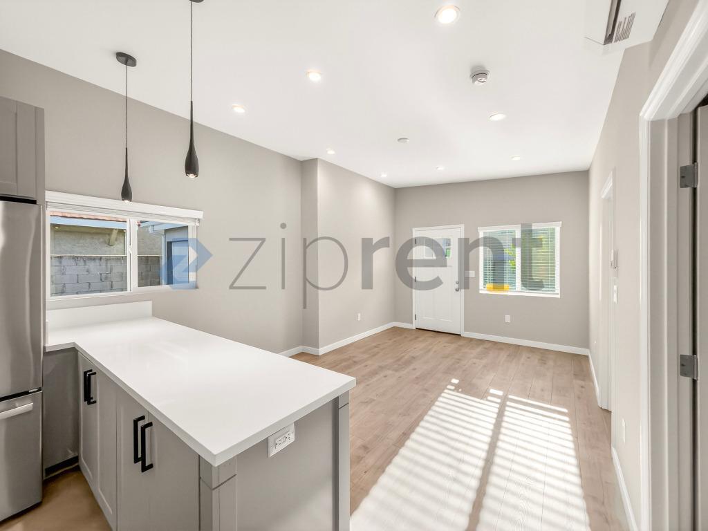 Building Photo - 3233 Easy Ave