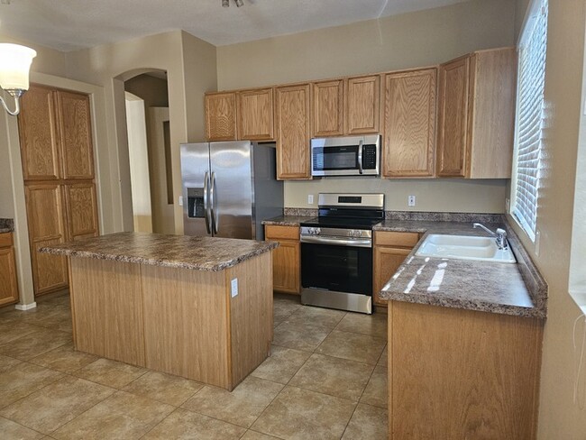 Building Photo - Spacious, Single Story, East Mesa home wit...